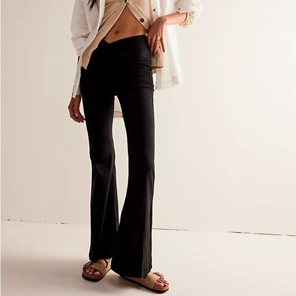 Free People Denim - NWT Free People Venice Beach Flare Jeans High Rise Black Wash 32